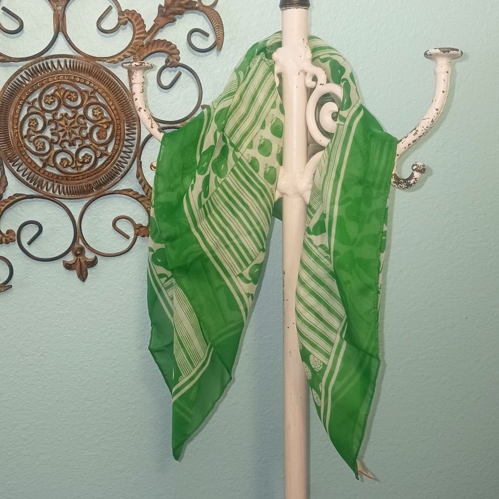 Vintage Morsly New York NY 100% polyester Green Scarf